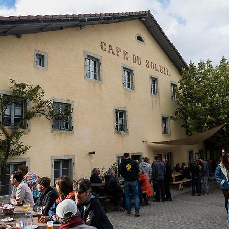 Cafe Du Soleil Hotel Saignelegier Bagian luar foto